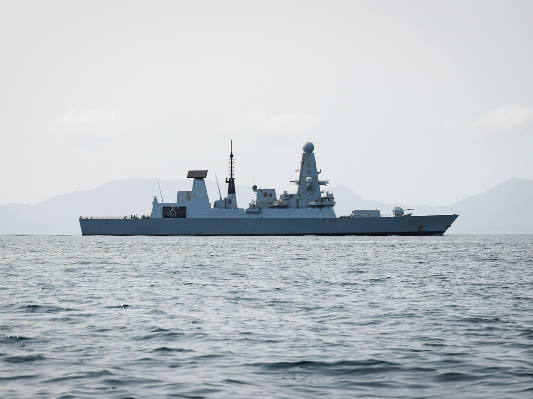 HMS Defender (D36) Royal Navy Type 45 Destroyer Starboard Beam View Photo Print Wall Art Decor Posters, Prints, & Visual Artwork Hampshire Prints 6 x 4 No Frame No