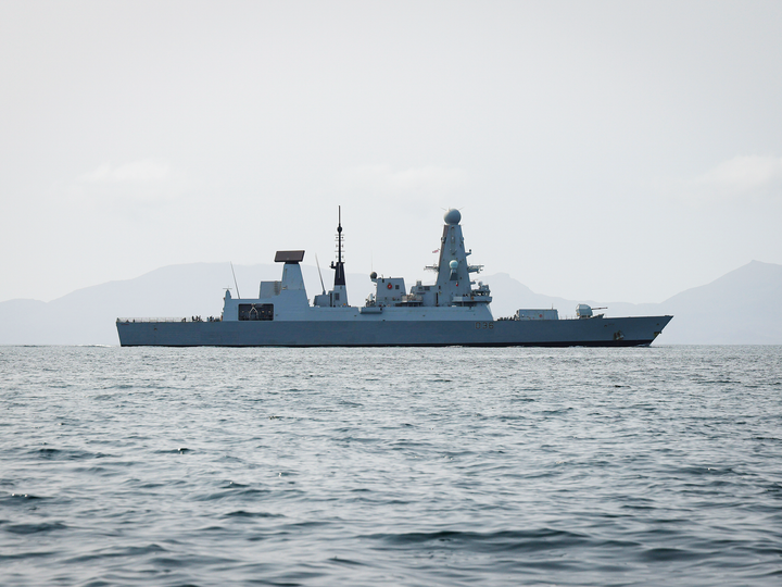 HMS Defender (D36) Royal Navy Type 45 Destroyer Starboard Beam View Photo Print Wall Art Decor Posters, Prints, & Visual Artwork Hampshire Prints 6 x 4 No Frame No