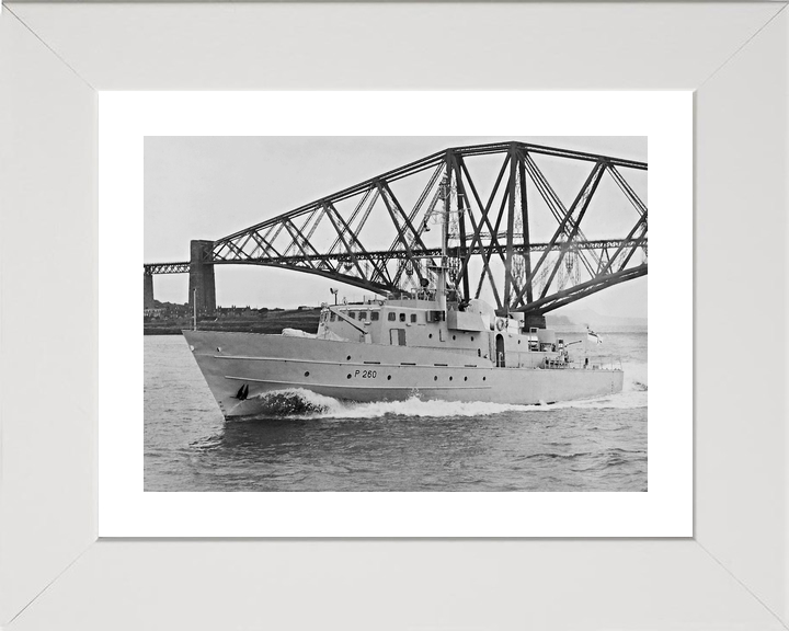 HMS Kingfisher P260 Bird Class Patrol Vessel 1984 Photo Print - Posters, Prints, & Visual Artwork - by Hampshire Prints (image 4 of 9)