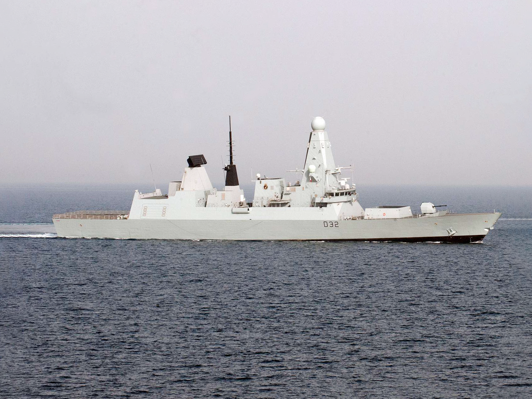HMS Daring (D32) Royal Navy Type 45 Destroyer Starboard view at Sea Photo Print Wall Art Decor Posters, Prints, & Visual Artwork Hampshire Prints 6 x 4 No Frame No