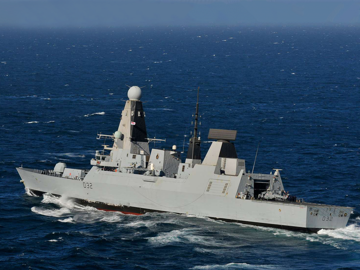 HMS Daring (D32) Royal Navy Type 45 Destroyer Underway Port Side View Photo Print Wall Art Decor Posters, Prints, & Visual Artwork Hampshire Prints 6 x 4 No Frame No