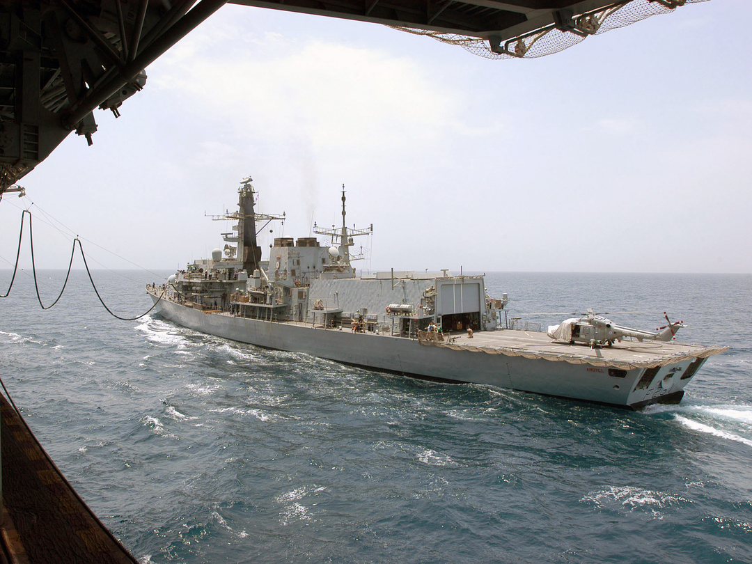 HMS Argyll (F231) Royal Navy Type 23 Frigate During a RAS 2005 Photo Print Wall Art Decor Posters, Prints, & Visual Artwork Hampshire Prints 6 x 4 No Frame No