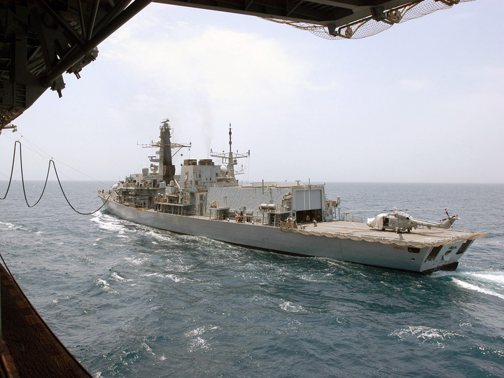 HMS Argyll (F231) Royal Navy Type 23 Frigate During a RAS 2005 Photo Print Wall Art Decor Posters, Prints, & Visual Artwork Hampshire Prints 6 x 4 No Frame No