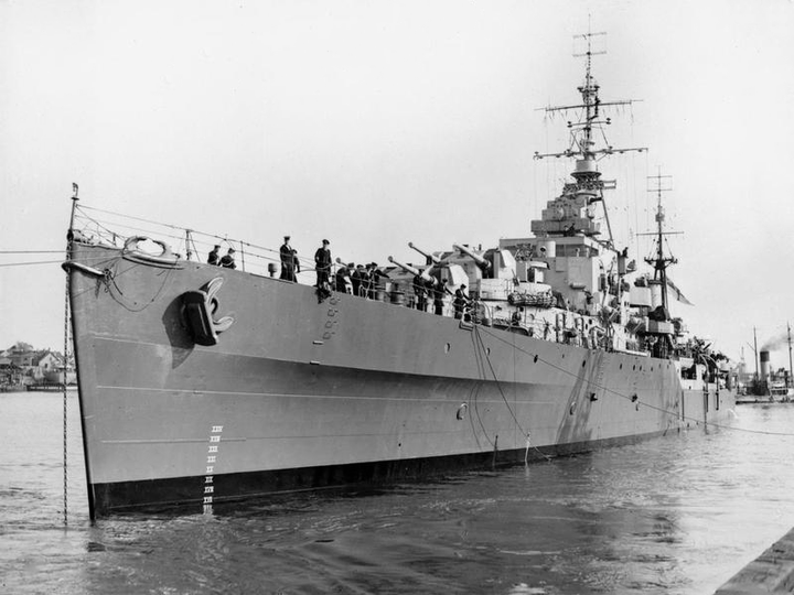 HMS Black Prince (81) Royal Navy Dido Class Cruiser Coming Alongside Photo Print Wall Art Decor Posters, Prints, & Visual Artwork Hampshire Prints 6 x 4 No Frame No