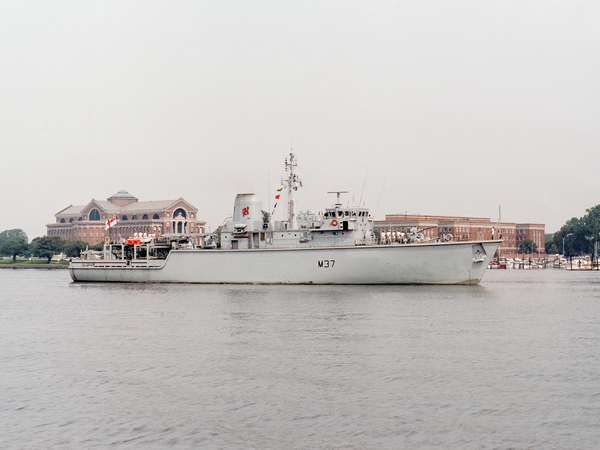 HMS Chiddingfold M37 Hunt Class Minehunter May 1985