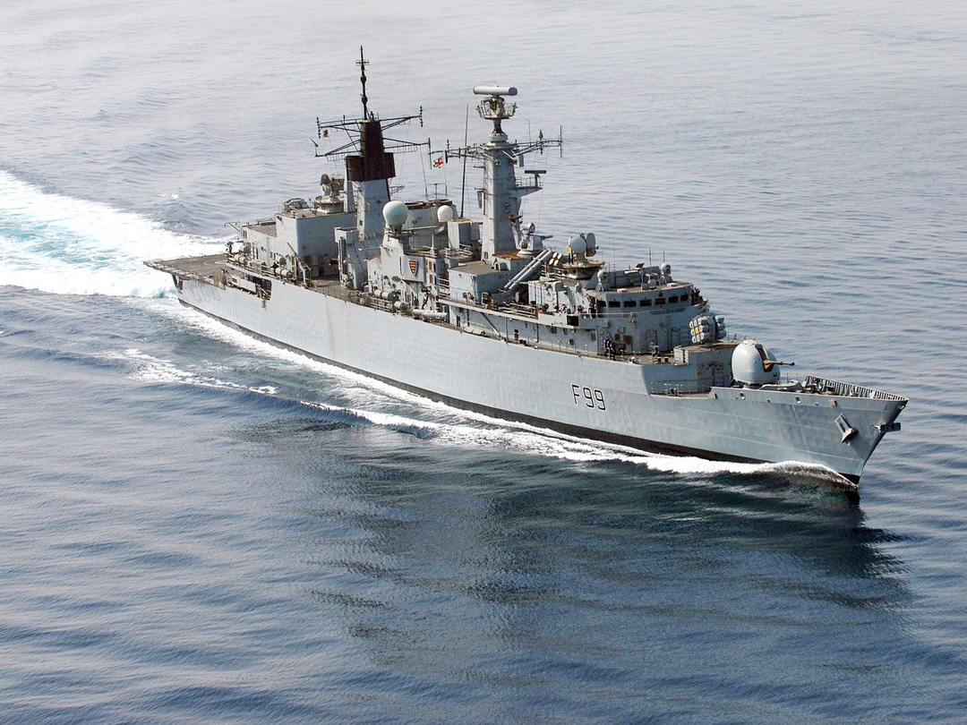 HMS Cornwall (F99) Royal Navy type 22 Frigate Underway at Speed Photo Print Wall Art Decor Posters, Prints, & Visual Artwork Hampshire Prints 6 x 4 No Frame No