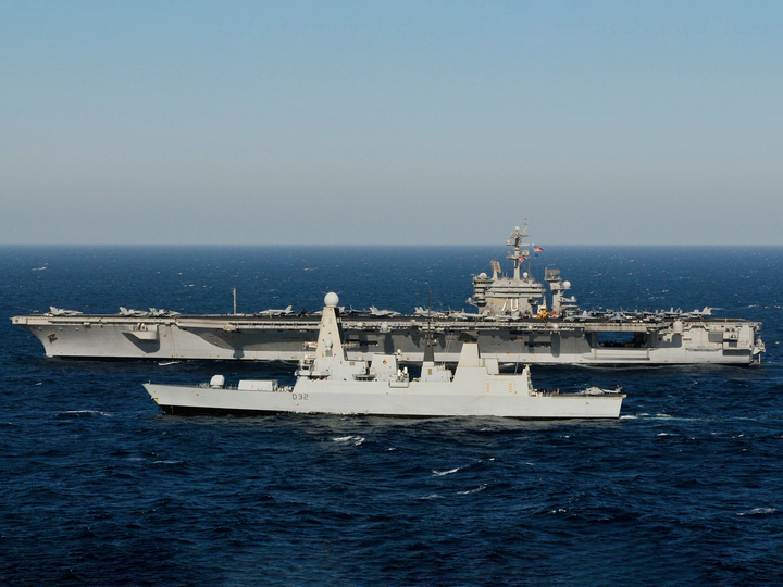 HMS Daring (D32) Royal Navy Type 45 Destroyer With USS Carl Vinson Photo Print Wall Art Decor Posters, Prints, & Visual Artwork Hampshire Prints 6 x 4 No Frame No