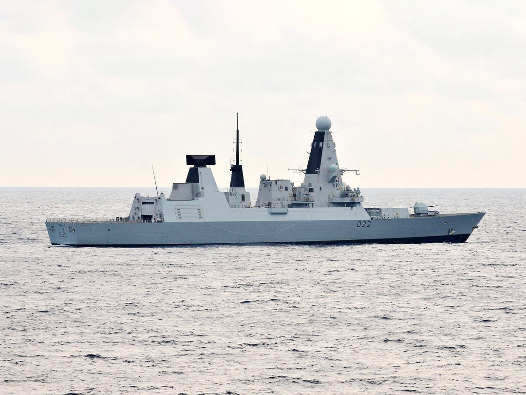 HMS Dauntless (D33) Royal Navy Type 45 Destroyer High Starboard Beam Photo Print Wall Art Decor Posters, Prints, & Visual Artwork Hampshire Prints 6 x 4 No Frame No