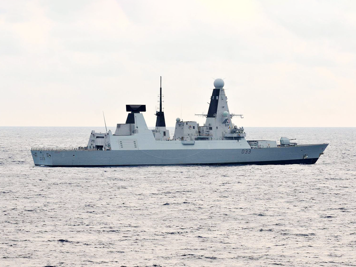 HMS Dauntless (D33) Royal Navy Type 45 Destroyer High Starboard Beam Photo Print Wall Art Decor Posters, Prints, & Visual Artwork Hampshire Prints 6 x 4 No Frame No