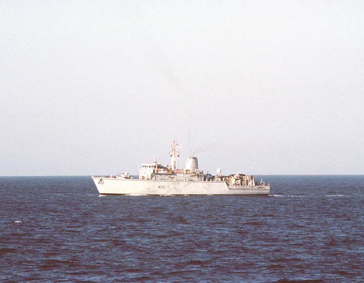 HMS Hurworth M39 | Photo Print | Framed Print | Hunt Class | Mine Warfare Vessel | Royal Navy Hampshire Prints