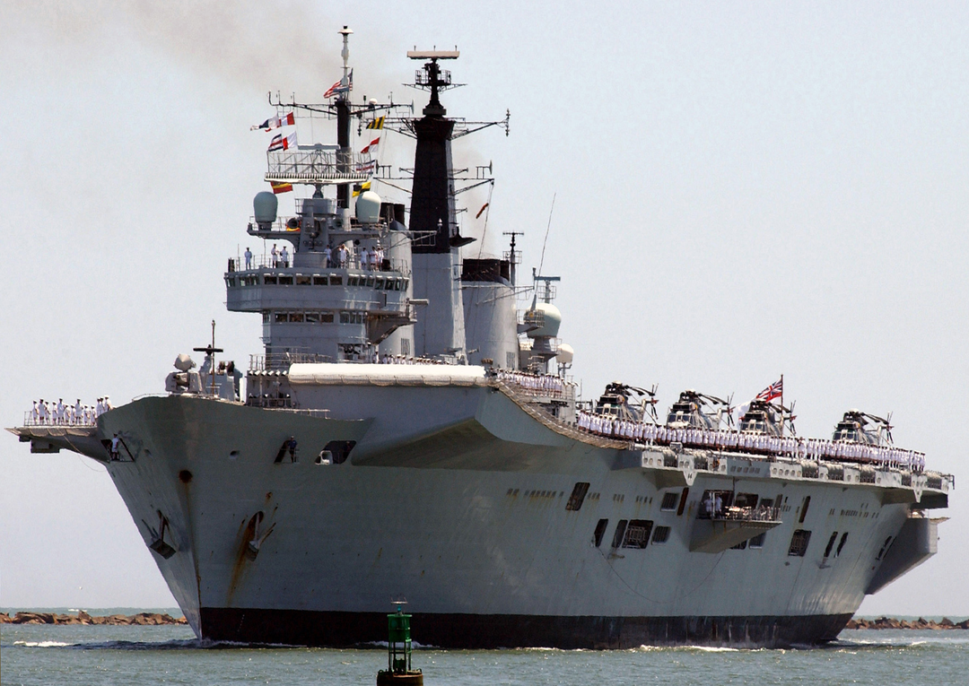 HMS Invincible R05 Royal Navy Invincible Class aircraft carrier Photo Print or Framed Print - Hampshire Prints