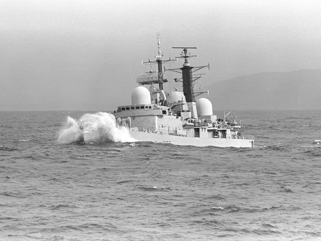 HMS Liverpool D92 Type 42 Destroyer 1986 In a Swell Photo Print - Posters, Prints, & Visual Artwork - by Hampshire Prints (image 1 of 9)