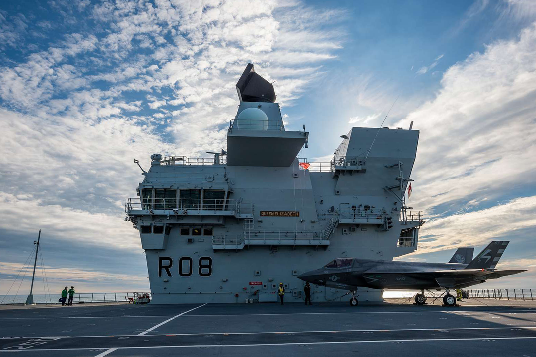 HMS Queen Elizabeth R08 Royal Navy Queen Elizabeth Class Aircraft Carrier Photo Print or Framed Print - Hampshire Prints