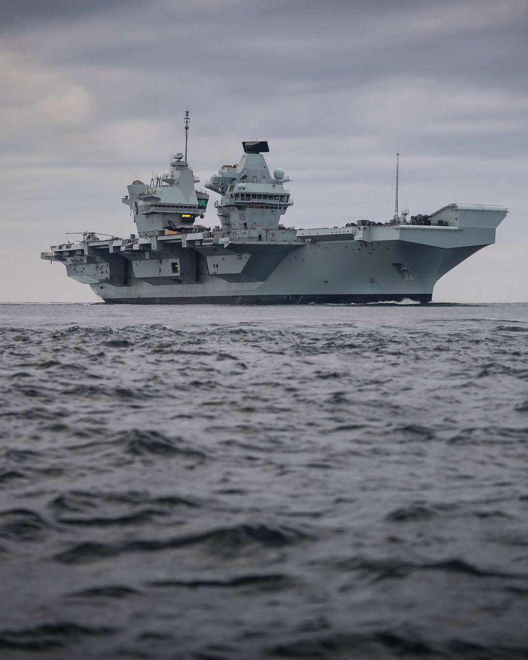 HMS Queen Elizabeth R08 Royal Navy Queen Elizabeth Class Aircraft Carrier Photo Print or Framed Print - Hampshire Prints