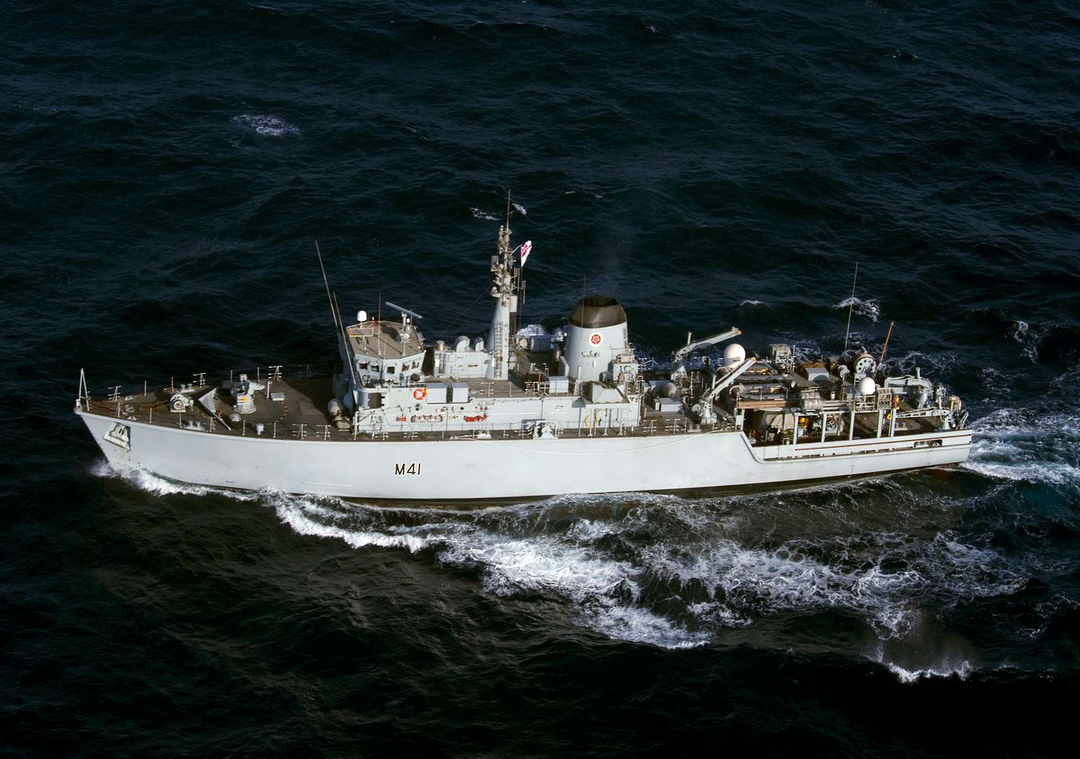 HMS Quorn M41 | Photo Print | Framed Print | Hunt Class | Mine Warfare Vessel | Royal Navy Hampshire Prints