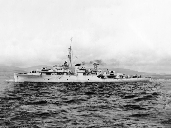 HMS Redpole U69 Black Swan Class Sloop Port Beam View Photo Print - Posters, Prints, & Visual Artwork - by Hampshire Prints (image 1 of 9)