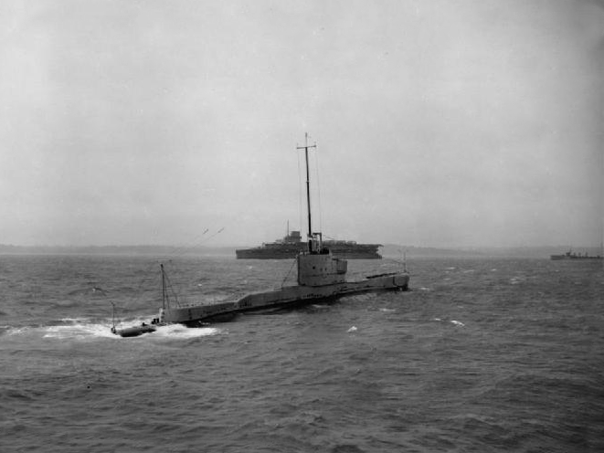 HMS Phoenix N96 Royal Navy Parthian class submarine Photo Print or Framed Print - Hampshire Prints