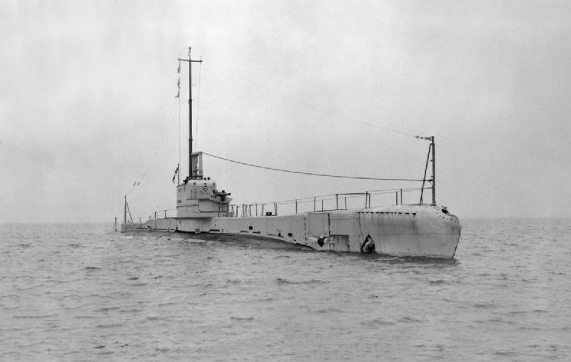 HMS Rainbow N16 Royal Navy Rainbow class submarine Photo Print or Framed Print - Hampshire Prints