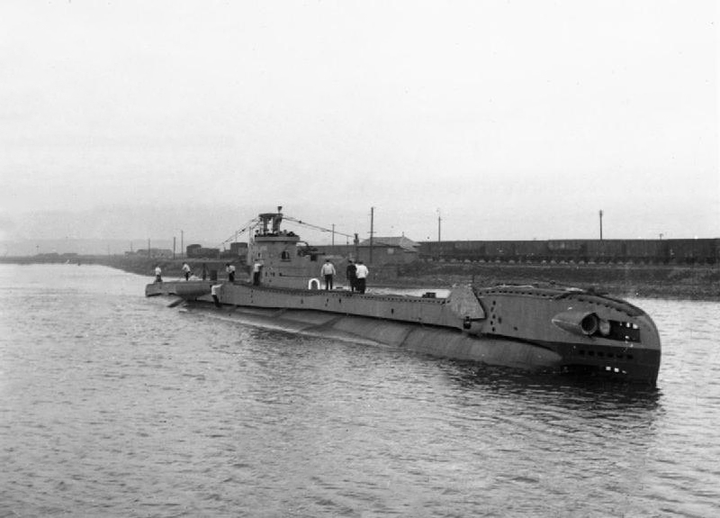 HMS Tapir (P335) Photo Print - Starboard View - Royal Navy T Class Submarine Posters, Prints, & Visual Artwork Hampshire Prints 6 x 4 No Frame No