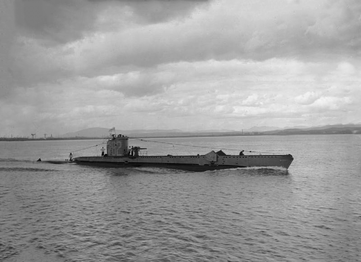 HMS Upshot P82 Royal Navy V class Submarine Photo Print or Framed Print - Hampshire Prints