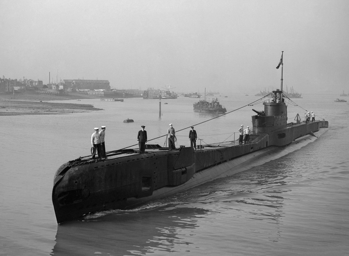 HMS Taku (N38) Photo Print - Entering Port - Royal Navy T Class Submarine Posters, Prints, & Visual Artwork Hampshire Prints 6 x 4 No Frame No