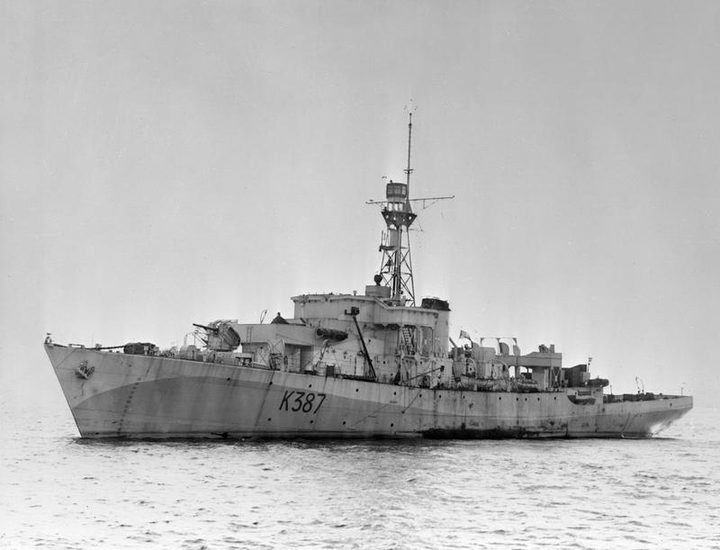 HMS Berkeley Castle K387 Royal Navy Castle class corvette Photo Print or Framed Print - Hampshire Prints