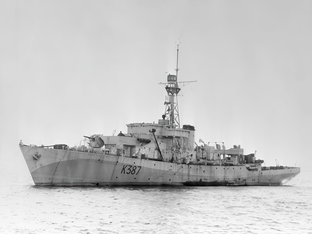 HMS Berkeley Castle K387 Castle class corvette Photo Print - by Hampshire Prints (image 1 of 9)