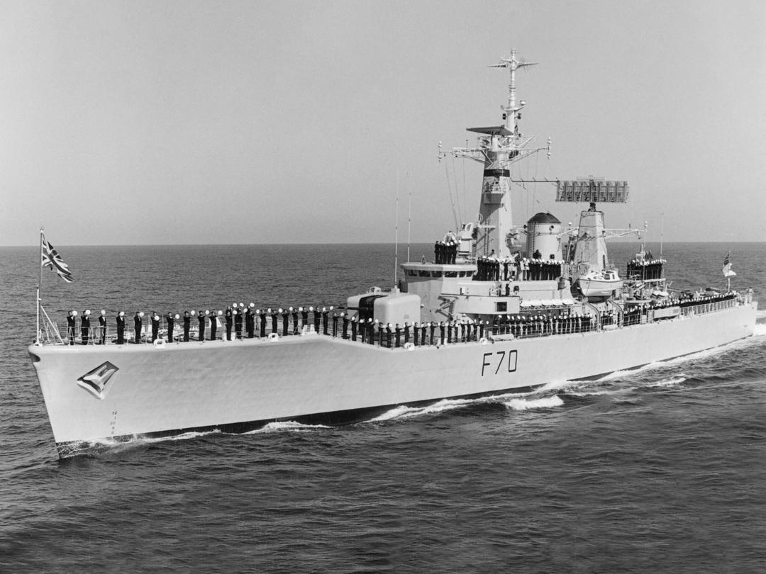 HMS Apollo (F70) Royal Navy Leander Class Frigate Cheering Ship Photo Print Wall Art Decor Posters, Prints, & Visual Artwork Hampshire Prints 6 x 4 No Frame No