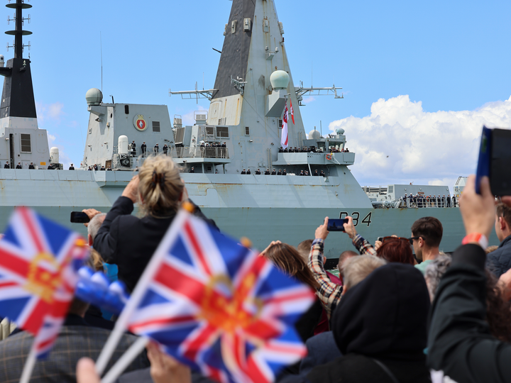 HMS Diamond (D34) Royal Navy Type 45 Destroyer Homecoming Photo Print Wall Art Decor Posters, Prints, & Visual Artwork Hampshire Prints 6 x 4 No Frame No