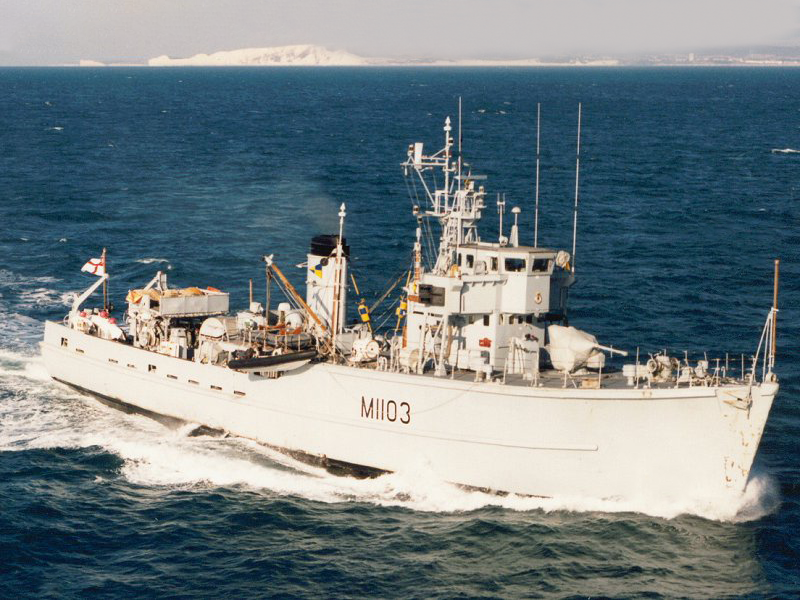 HMS Alfriston (M1103) Royal Navy Ton Class Minesweeper Warship Starboard Bow View Photo Print Wall Art Decor Posters, Prints, & Visual Artwork Hampshire Prints 6 x 4 No Frame No