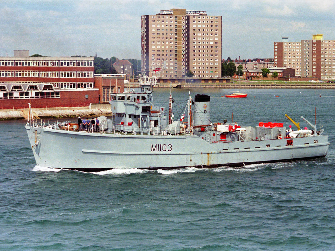HMS Alfriston M1103 | Photo Print | Framed Print | Ton Class | Minesweeper | Royal Navy Hampshire Prints