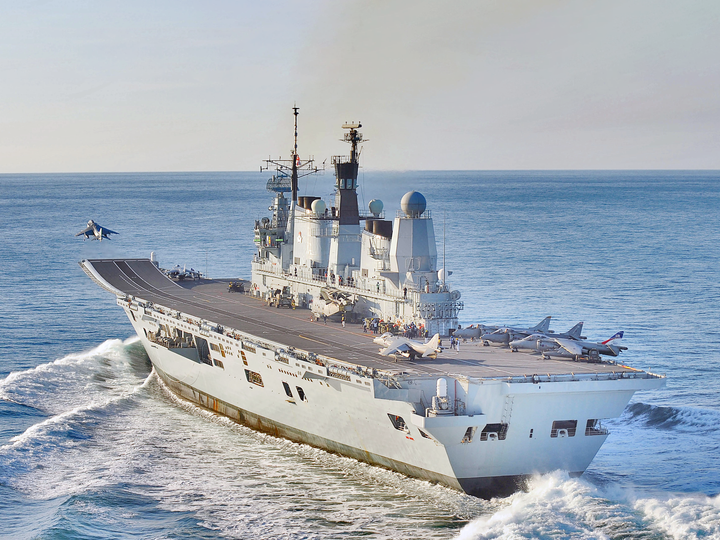 HMS Ark Royal (R07) Royal Navy Invincible Class Aircraft Carrier Takeoff Photo Print Wall Art Decor Posters, Prints, & Visual Artwork Hampshire Prints 6 x 4 No Frame No
