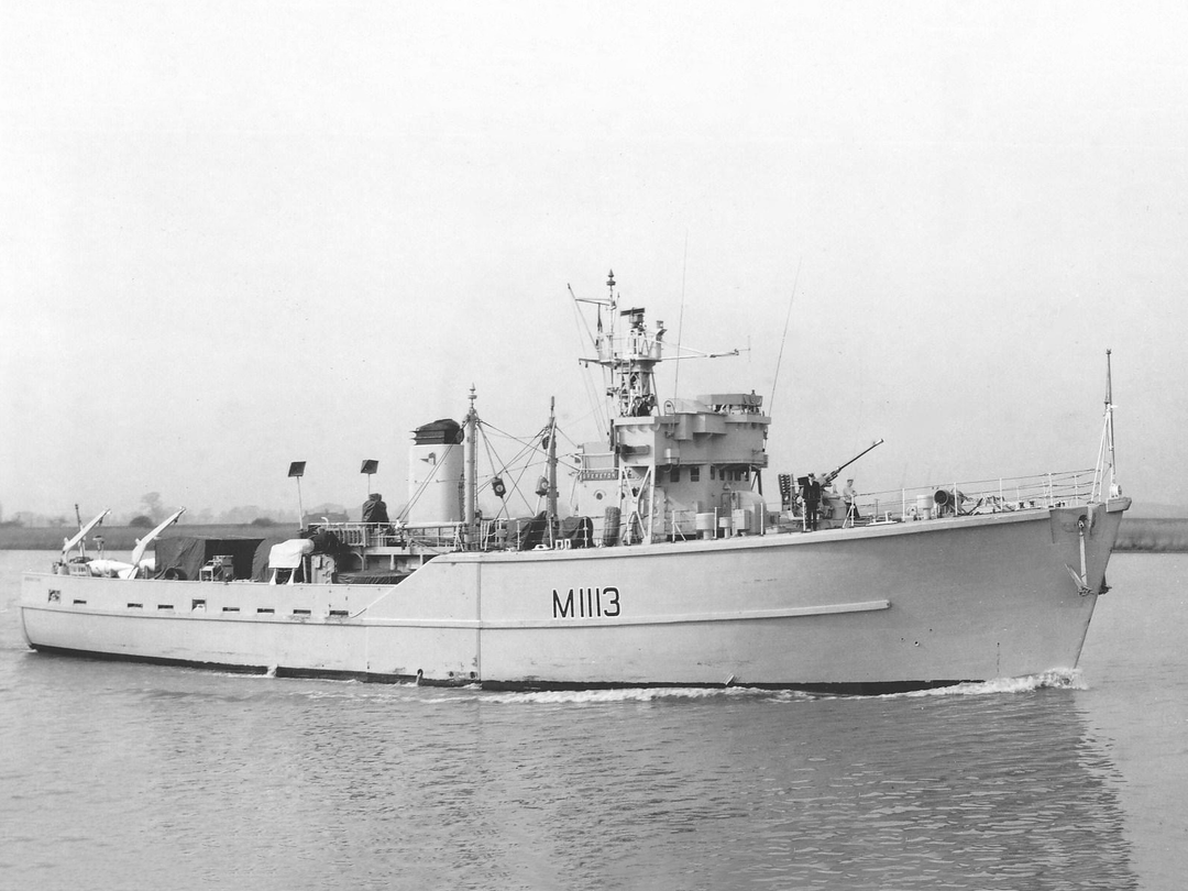 HMS Brereton (M1113) Royal Navy Ton Class Minesweeper Starboard View Photo Print Wall Art Decor Posters, Prints, & Visual Artwork Hampshire Prints 6 x 4 No Frame No