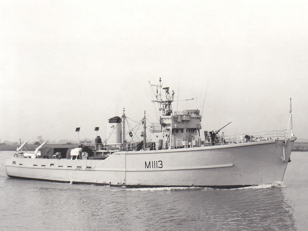 HMS Brereton M1113 | Photo Print | Framed Print | Ton Class | Minesweeper | Royal Navy Hampshire Prints