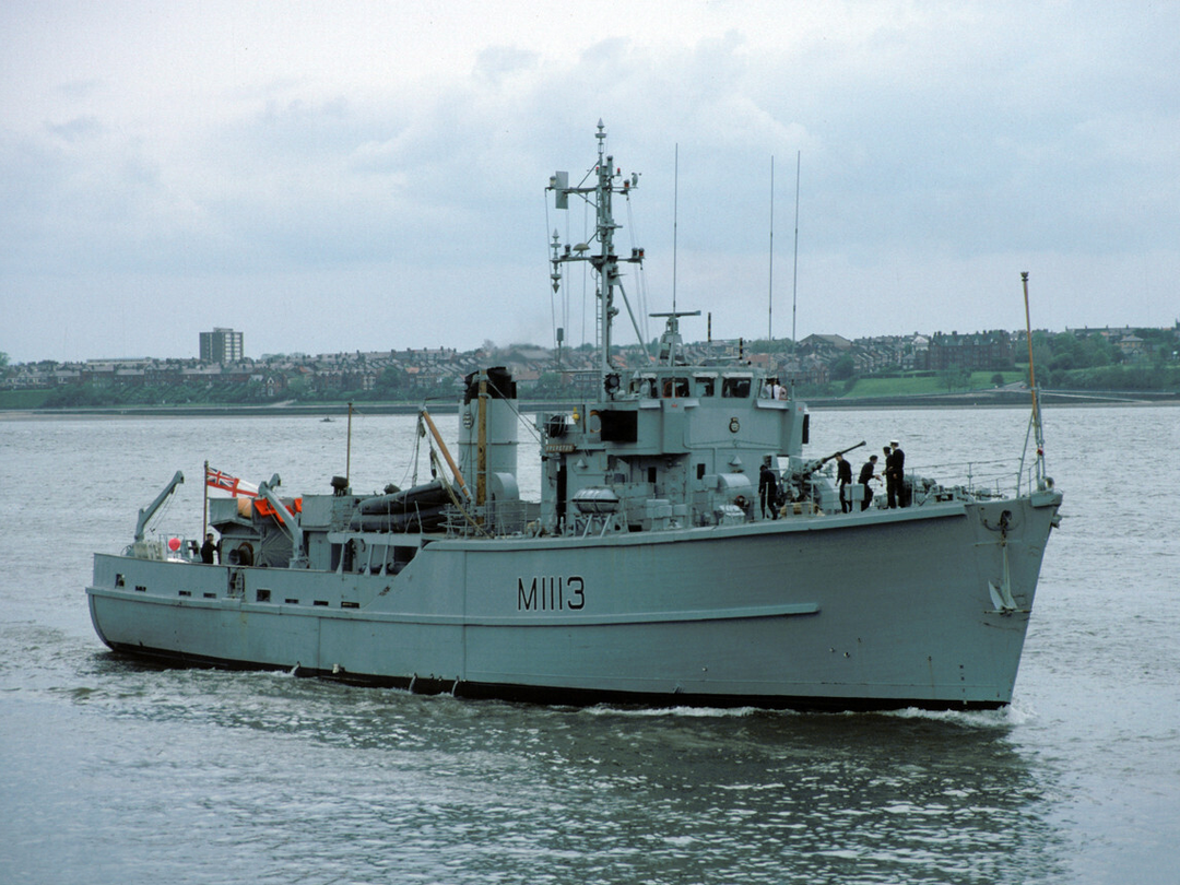 HMS Brereton M1113 | Photo Print | Framed Print | Ton Class | Minesweeper | Royal Navy Hampshire Prints