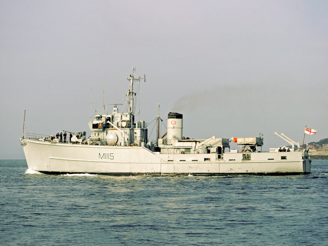 HMS Bronington (M1115) Royal Navy Ton Class Minesweeper Port Side View Photo Print Wall Art Decor Posters, Prints, & Visual Artwork Hampshire Prints 6 x 4 No Frame No