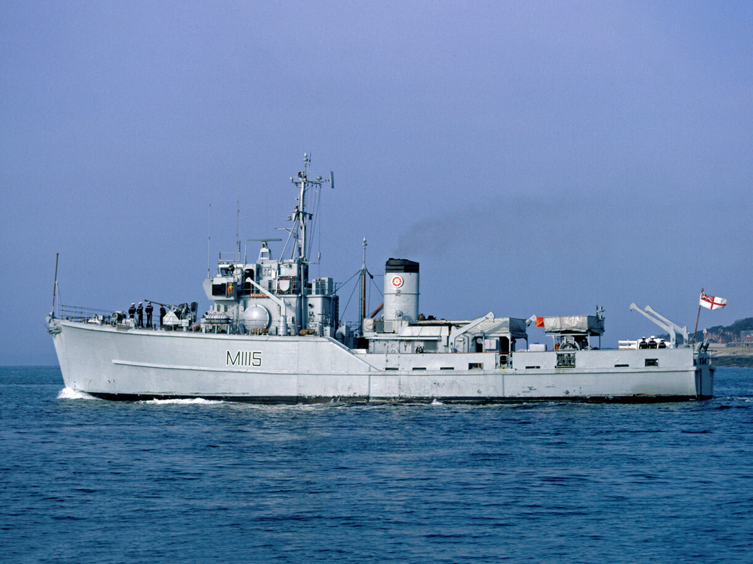 HMS Bronington M1115 | Photo Print | Framed Print | Ton Class | Minesweeper | Royal Navy Hampshire Prints