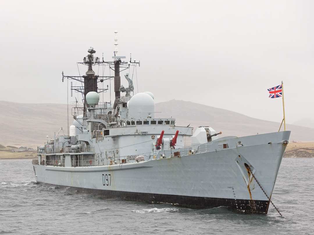 HMS Edinburgh (D97) Royal Navy Type 42 Destroyer Sitting at Anchor Photo Print Wall Art Decor Posters, Prints, & Visual Artwork Hampshire Prints 6 x 4 No Frame No