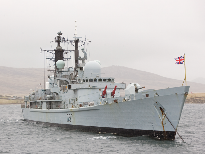 HMS Edinburgh (D97) Royal Navy Type 42 Destroyer Sitting at Anchor Photo Print Wall Art Decor Posters, Prints, & Visual Artwork Hampshire Prints 6 x 4 No Frame No