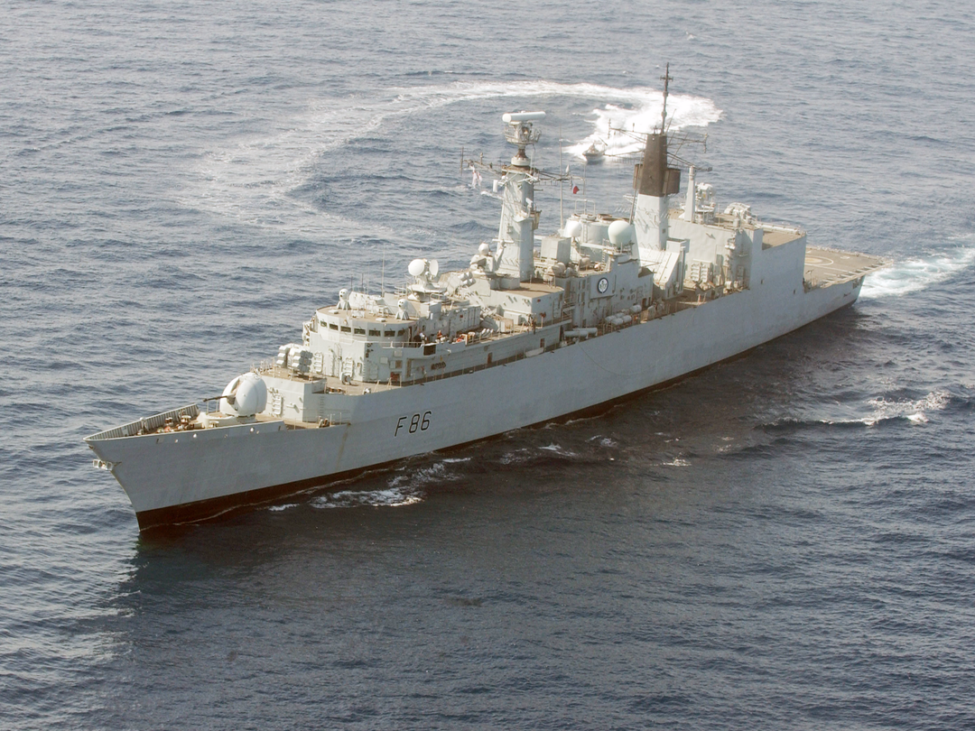 HMS Campbeltown (F86) Royal Navy Type 22 Frigate With RIB Photo Print Wall Art Decor Posters, Prints, & Visual Artwork Hampshire Prints 6 x 4 No Frame No