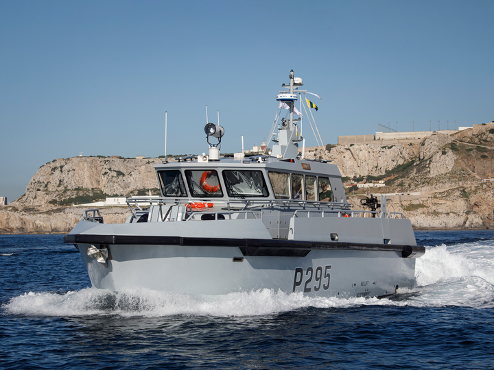 HMS Cutlass (P295) Royal Navy Cutlass Class Patrol Vessel Underway Photo Print Wall Art Decor Posters, Prints, & Visual Artwork Hampshire Prints 6 x 4 No Frame No