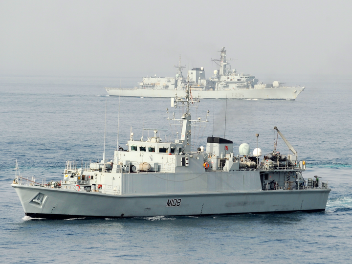 HMS Grimsby (M108) Royal Navy Sandown Class Minehunter High Port Side View Photo Print Wall Art Decor - Posters, Prints, & Visual Artwork - by Hampshire Prints (image 1 of 9)