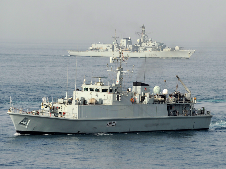 HMS Grimsby M108 | Photo Print | Framed Print | Sandown Class | Minehunter | Royal Navy Hampshire Prints