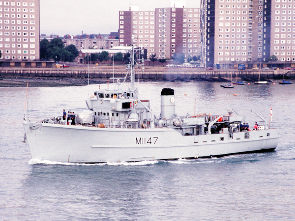 HMS Hubberston M1147 Ton Class Minesweeper 4 September 1989 Leaving Portsmouth