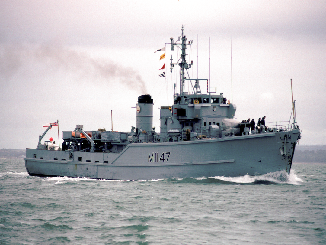 HMS Hubberston (M1147) Royal Navy Ton Class Minesweeper Underway Photo Print Wall Art Decor - Posters, Prints, & Visual Artwork - by Hampshire Prints (image 1 of 9)