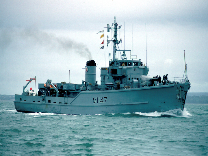 HMS Hubberston M1147 | Photo Print | Framed Print | Ton Class | Minesweeper | Royal Navy Posters, Prints, & Visual Artwork Hampshire Prints