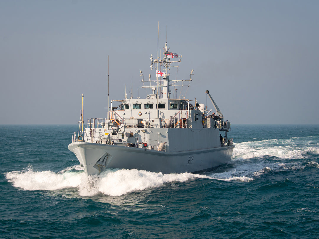 HMS Shoreham M112 | Photo Print | Framed Print | Sandown Class | Minehunter | Royal Navy Hampshire Prints