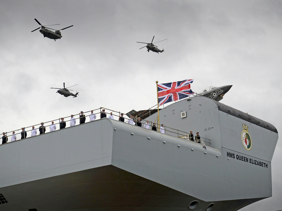 HMS Queen Elizabeth (R08) Photo Print - Naming Ceremony - Royal Navy Queen Elizabeth Class Aircraft Carrier Hampshire Prints 6 x 4 No Frame No