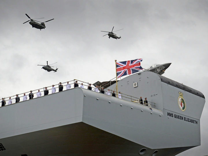 HMS Queen Elizabeth (R08) Photo Print - Naming Ceremony - Royal Navy Queen Elizabeth Class Aircraft Carrier Hampshire Prints 6 x 4 No Frame No