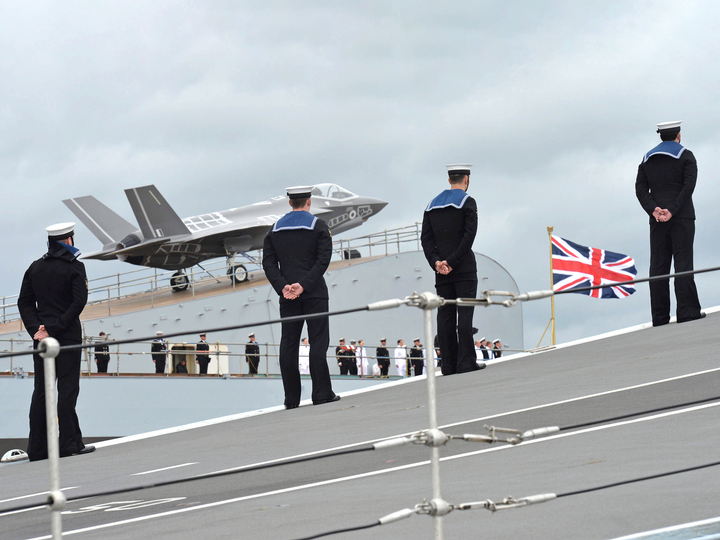 HMS Queen Elizabeth (R08) Photo Print - Sailors on Ski Jump - Royal Navy Queen Elizabeth Class Aircraft Carrier Hampshire Prints 6 x 4 No Frame No